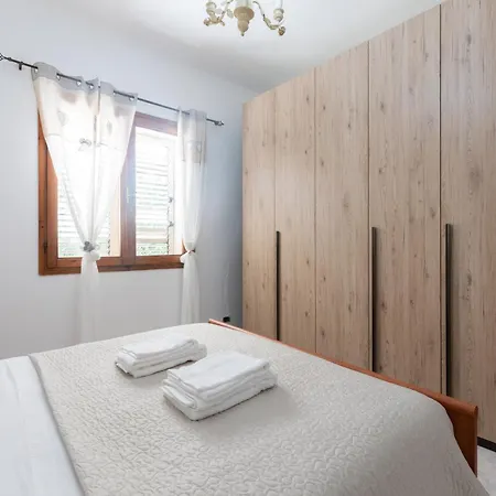 Apartment Ad House 1